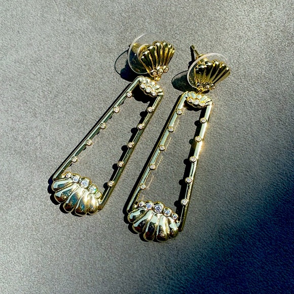 ⚜️Kendra Scott Gold Isla Seashell Statement Earrings! NWOT! - Picture 3 of 4